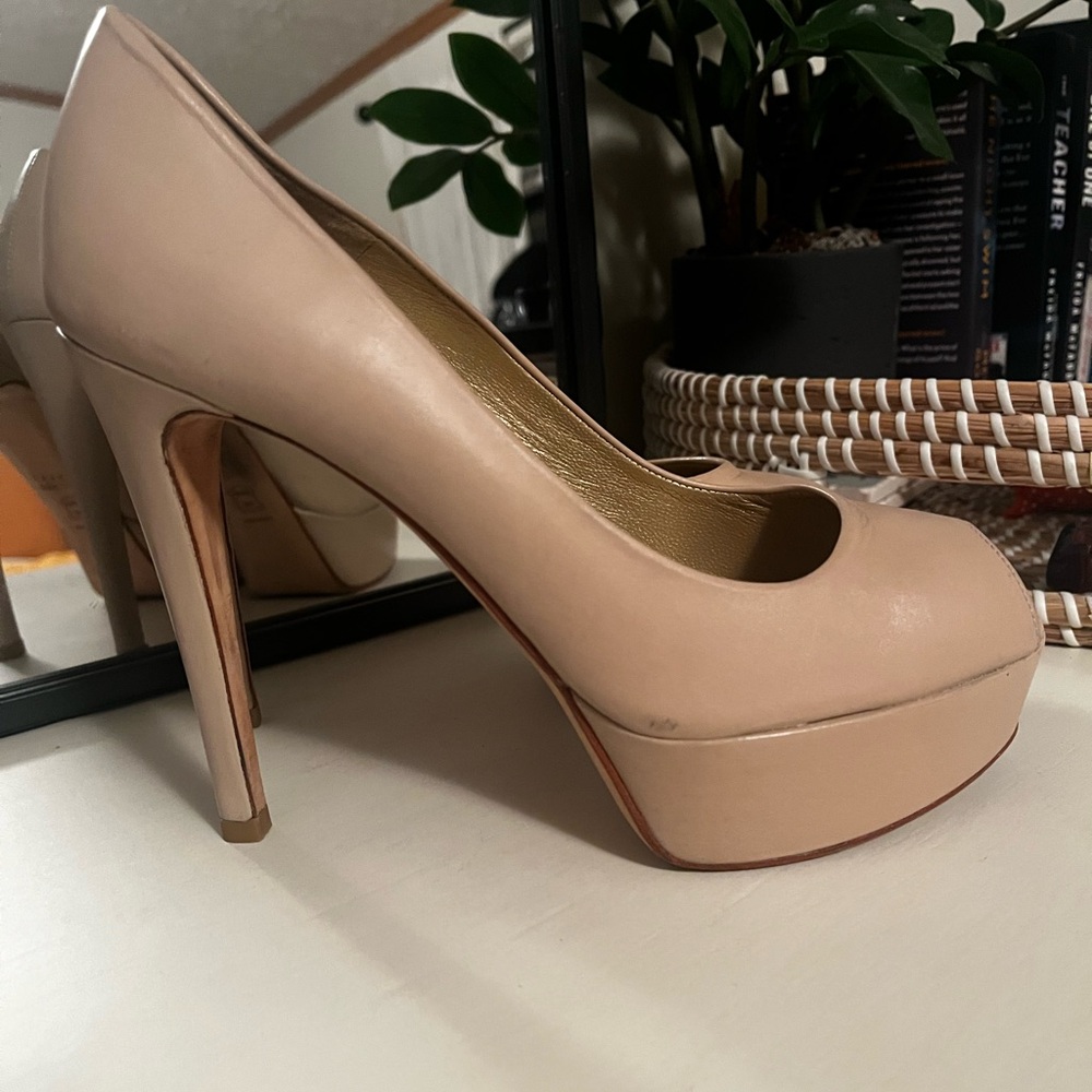 Stuart Weitzman Nude Peep-Toe Platform Pumps 7.5M